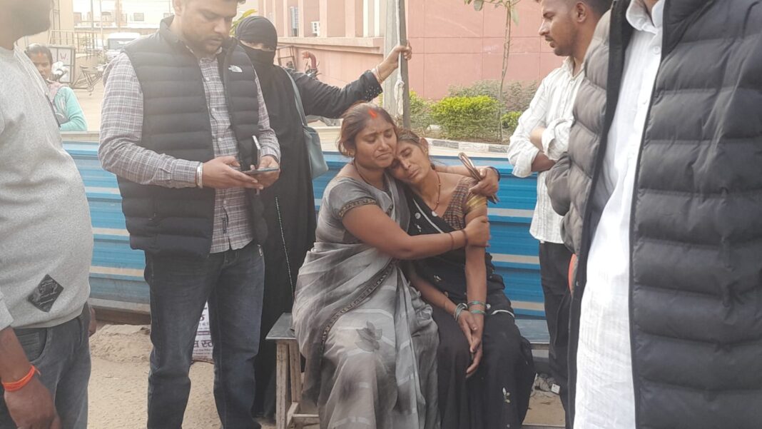 Sultanpur Road Accident Tragedy! बाइक सवार युवक की मौत, छात्रा घायल