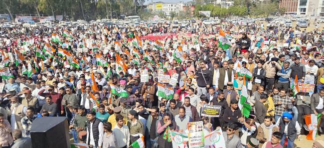 Uttarakhand Congress Protest: भाजपा सरकार के खिलाफ राजभवन घेराव, 2027 चुनाव को लेकर दी चेतावनी