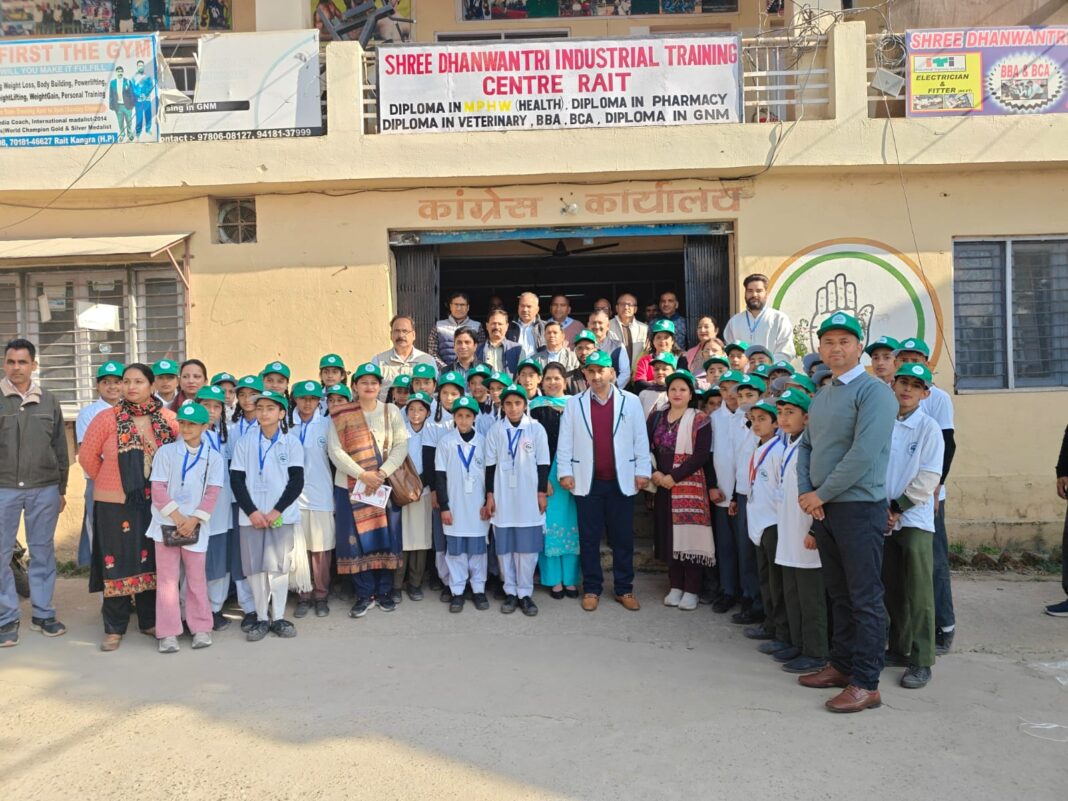 Nature Camp Shahpur की शानदार शुरुआत! 44 छात्रों को विधायक ने दिखाई हरी झंडी