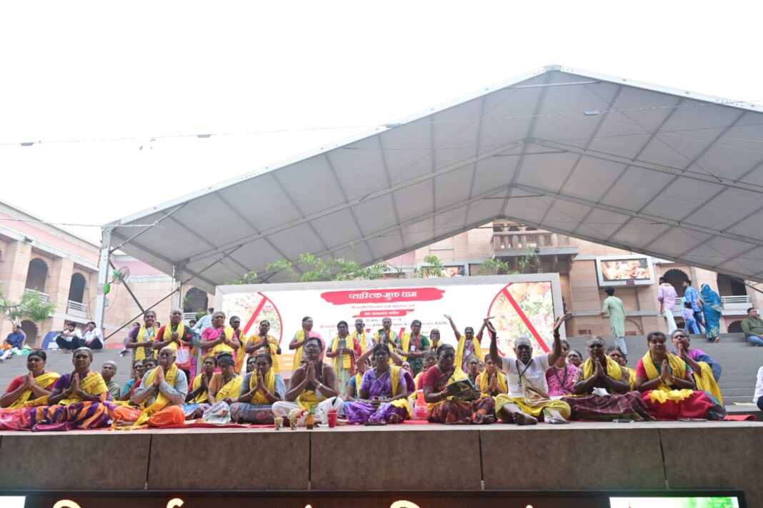 काशी विश्वनाथ मंदिर में गूंजा तिरुवासगम पाठ, तमिल श्रद्धालुओं ने किया विशेष आयोजन