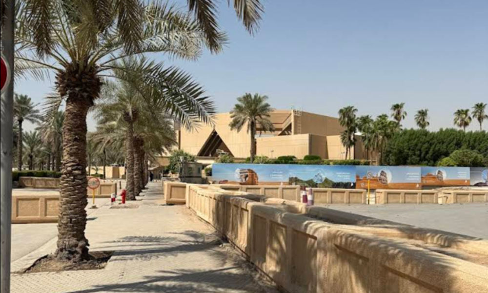 रियाद में अमेरिकी दूतावास पर बड़ा ड्रोन हमला! क्या बढ़ेगा पश्चिम एशिया तनाव?