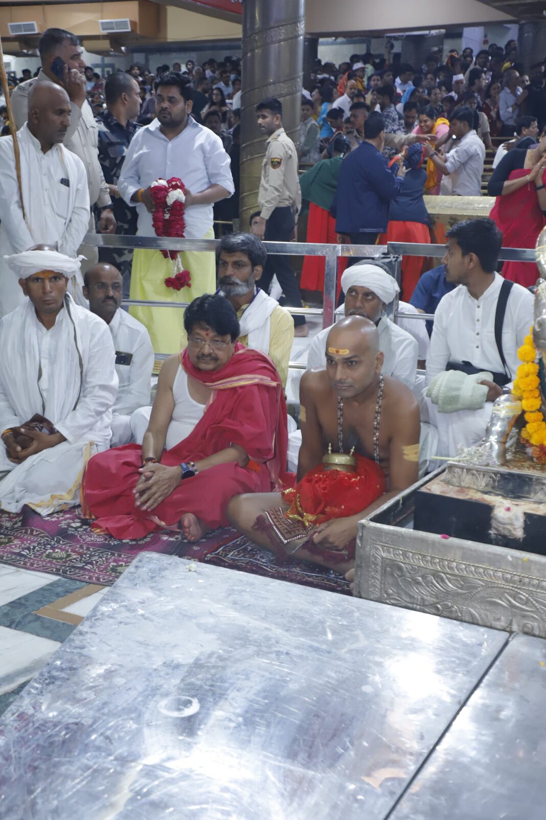 उज्जैन में दादा गुरु ने किए भगवान महाकालेश्वर के दर्शन, दद्योदक आरती में हुए शामिल