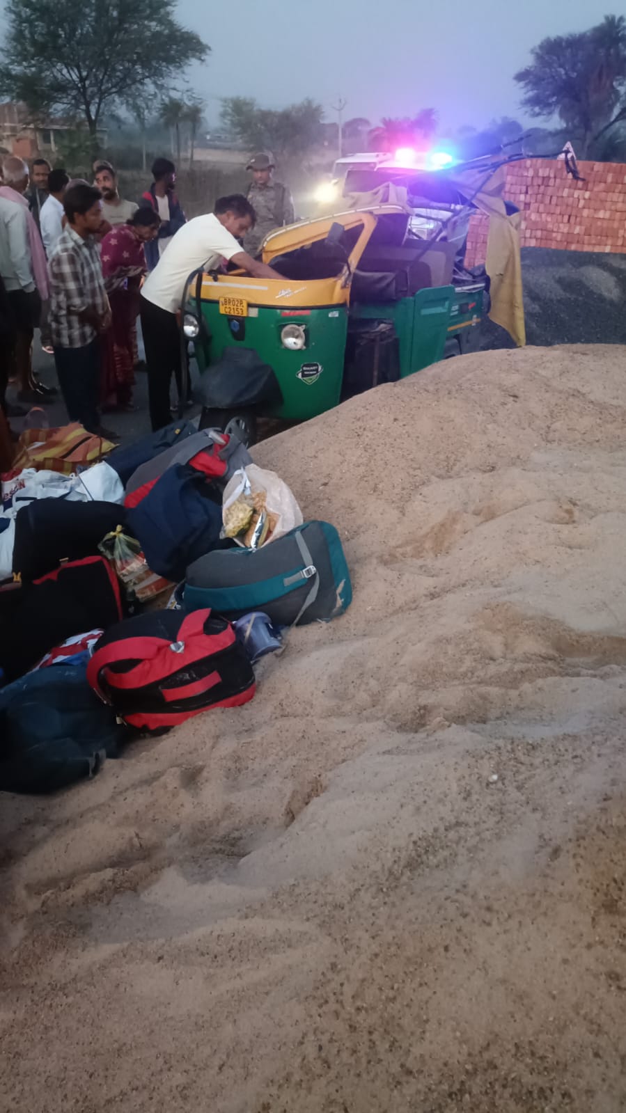 कोडरमा में बड़ा हादसा! ऑटो पलटने से 5 मजदूर घायल, दो की हालत गंभीर