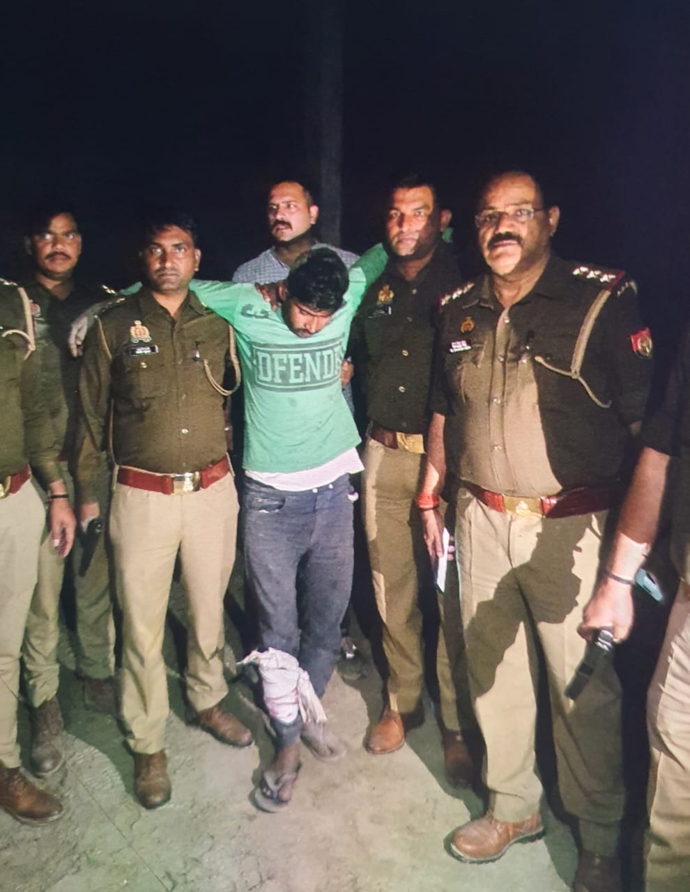 सेल्समैन की हत्या का आरोपी पुलिस मुठभेड़ में गिरफ्तार, पैर में गोली लगी