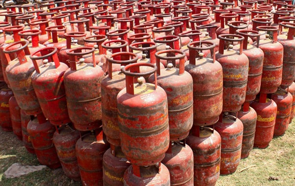 एमपी में LPG कालाबाजारी पर बड़ी कार्रवाई: 2888 सिलेंडर जब्त, 9 एफआईआर दर्ज