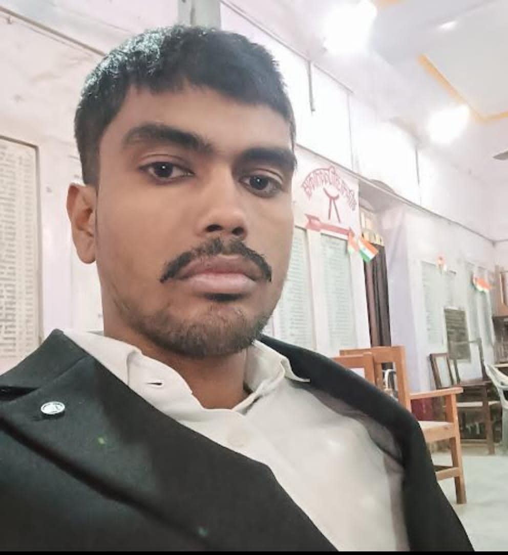 जौनपुर में लॉ छात्र की पीट-पीटकर हत्या, पत्नी से बातचीत के शक में पट्टीदार गिरफ्तार