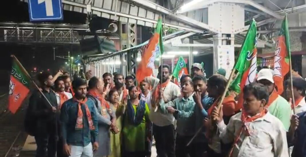 ब्रिगेड रैली के लिए आसनसोल और दुर्गापुर से चली तीन स्पेशल ट्रेनें, हजारों समर्थक कोलकाता रवाना