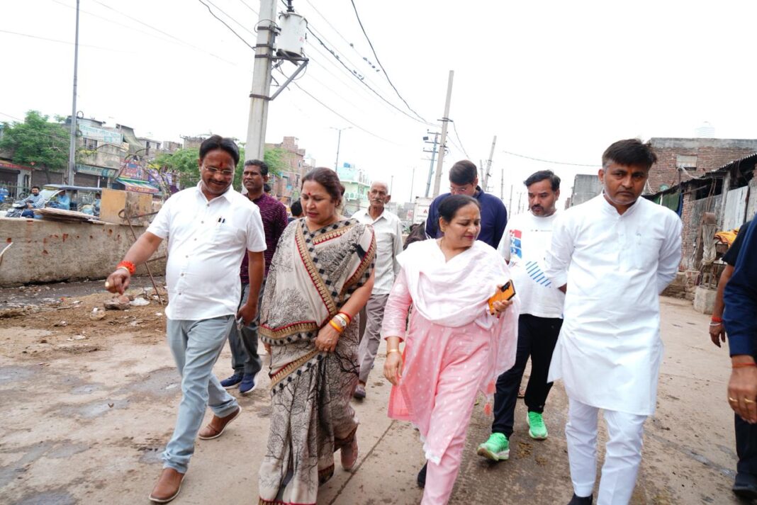 नजफगढ़ में निरीक्षण के दौरान सख्त दिखीं सत्या शर्मा, बायोगैस प्लांट में देरी पर कार्रवाई के निर्देश