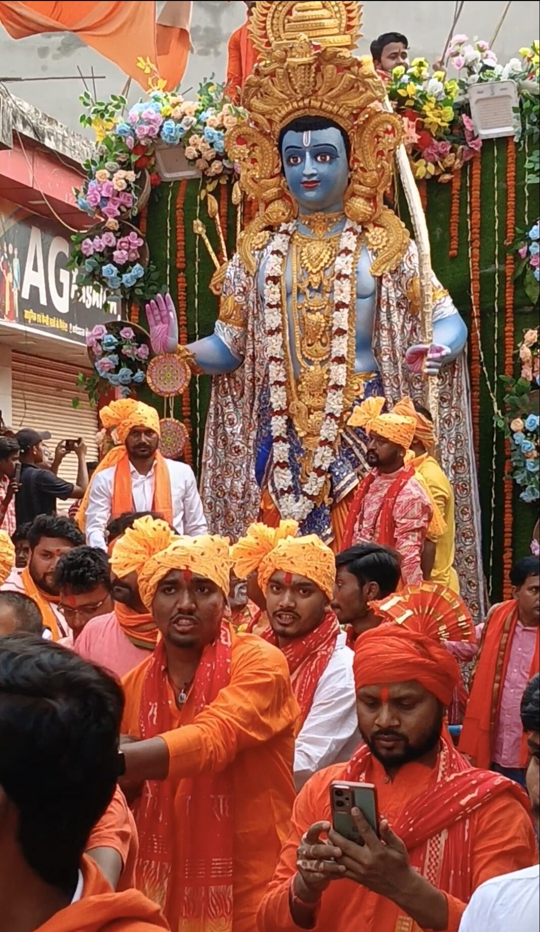 फारबिसगंज में भव्य रामनवमी रथयात्रा! झांकियों ने मोहा लोगों का दिल