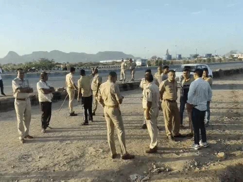 खाटू श्याम से लौटते समय बड़ा हादसा: ईको वैन खाई में पलटी, एक की मौत, छह घायल