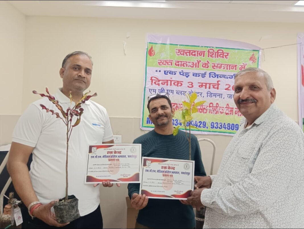 प्रेमचंद की स्मृति में मानवता का संदेश, आनंद मार्ग ने जुटाईं 20 यूनिट रक्त