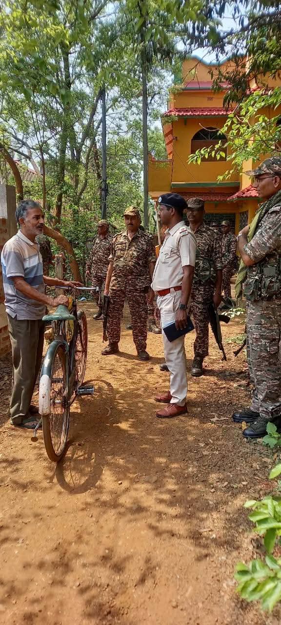 झाड़ग्राम में संवेदनशील गांवों में पुलिस और केंद्रीय बलों का रूट मार्च, चुनाव से पहले सुरक्षा कड़ी