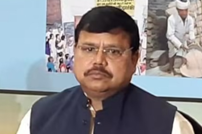 ग्वालियर में स्वच्छता और स्वास्थ्य को बढ़ावा! ऊर्जा मंत्री तोमर देंगे ट्रेक्टर-ट्रॉली और उपकरण