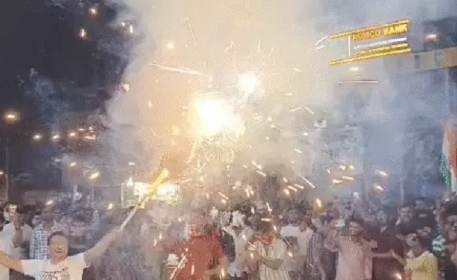 India T20 World Cup Win Celebration में डूबा मध्य प्रदेश! आतिशबाजी और डांस से सड़कों पर जश्न