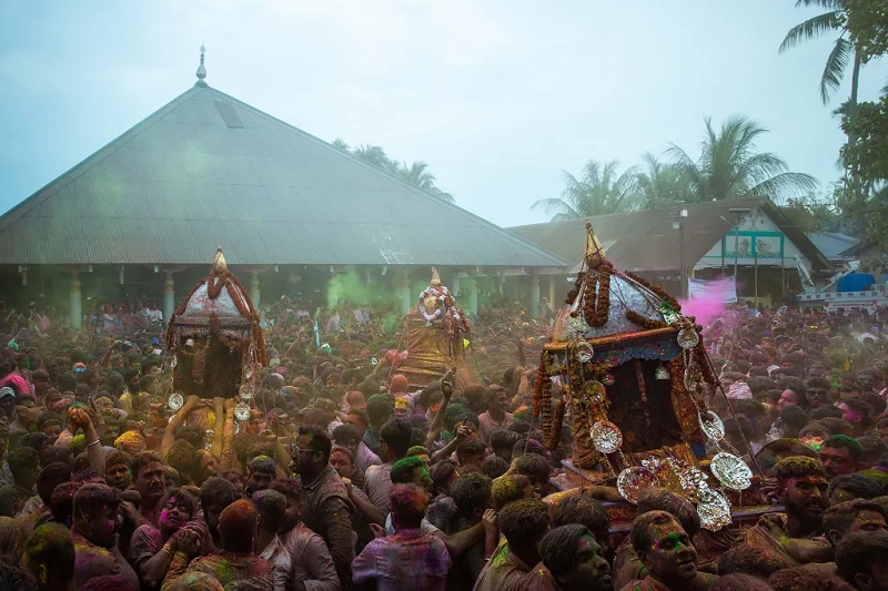 बरपेटा सत्र में दौल महोत्सव की धूम! होली गीतों से गूंज उठा असम