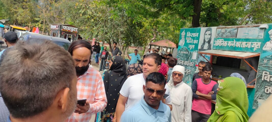 जींद में गैस संकट से हंगामा! सिलेंडर न मिलने पर उपभोक्ताओं ने लगाया जाम