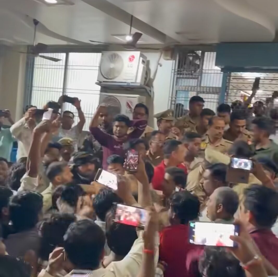 बलिया में ऑपरेशन के दौरान महिला की मौत, अस्पताल में हंगामा और तोड़फोड़