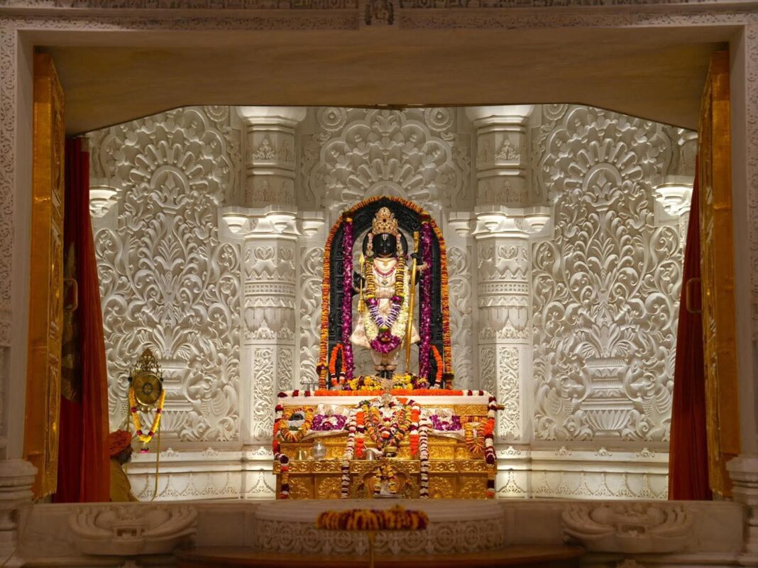 अयोध्या में रामनवमी का अद्भुत नजारा: सरयू स्नान और रामलला दर्शन के लिए उमड़ा जनसैलाब!