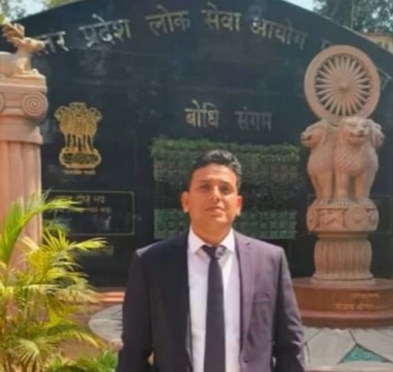 मीरजापुर के निखिलेंद्र सिंह ने सातवें प्रयास में हासिल की UPSC में 15वीं रैंक