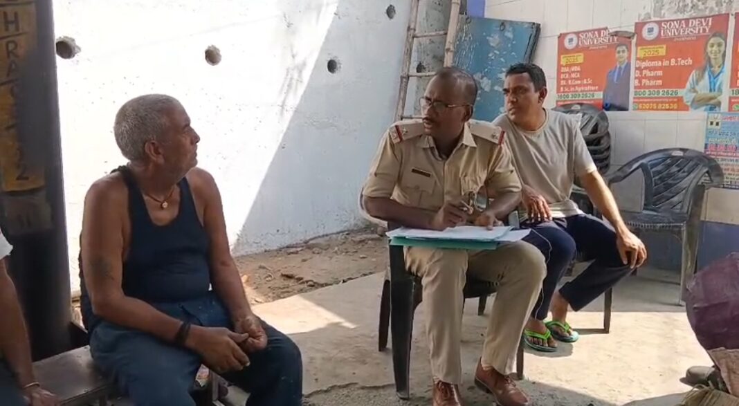 जमशेदपुर के बिष्टुपुर में ठेले पर मिला अज्ञात व्यक्ति का शव, पुलिस जांच में जुटी