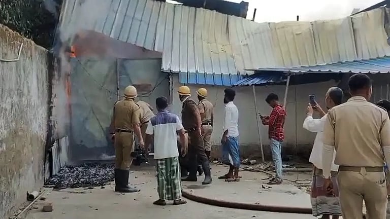 कोलकाता में चिप्स फैक्ट्री में आग! दमकल की तेजी से टला बड़ा हादसा