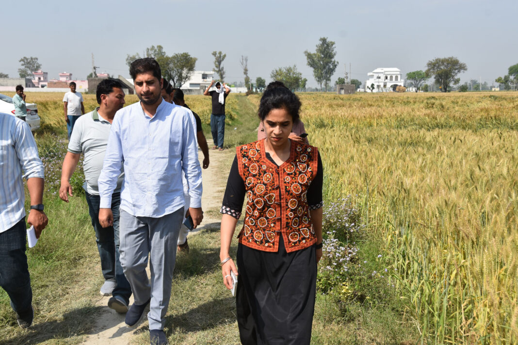 डिजिटल क्रॉप सर्वे में तेजी! कैथल में DC अपराजिता ने खेतों में पहुंचकर किया निरीक्षण