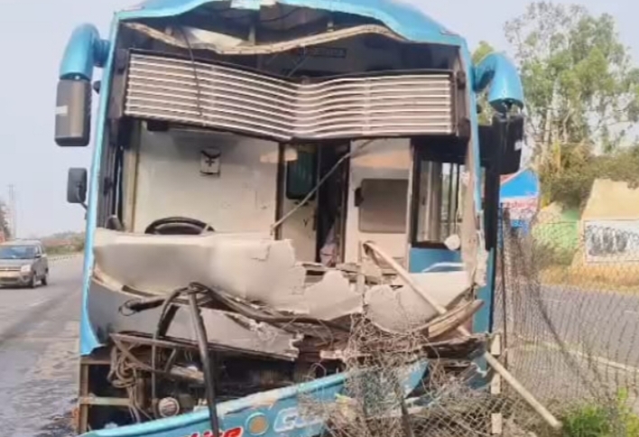 बेंगलुरु-मैसूर एक्सप्रेसवे पर भीषण हादसा! 4 की मौत, कई घायल