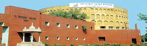 जयपुर में बड़ी कार्रवाई! 42.38 लाख टैक्स बकाया पर एमएस धोनी क्रिकेट एकेडमी सीज