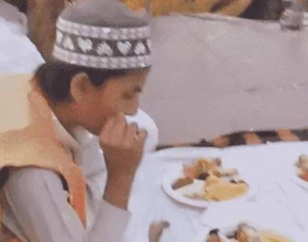 गंगा में नाव पर बिरयानी विवाद! FIR दर्ज, गिरफ्तारी की मांग तेज