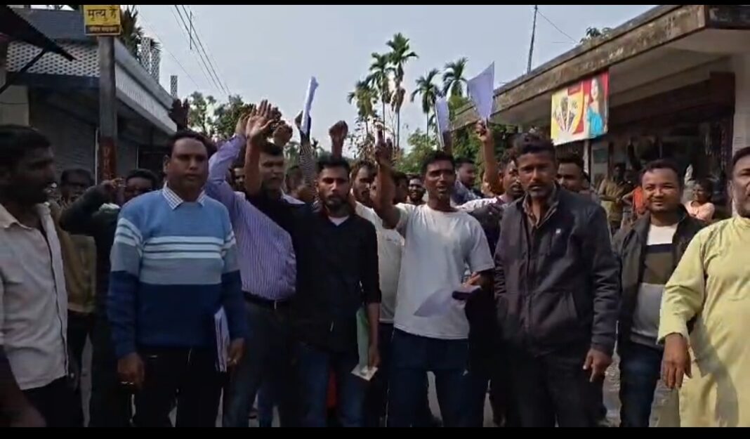 वोटर लिस्ट से नाम हटने पर सिलीगुड़ी में विरोध, लोगों ने उठाए सवाल