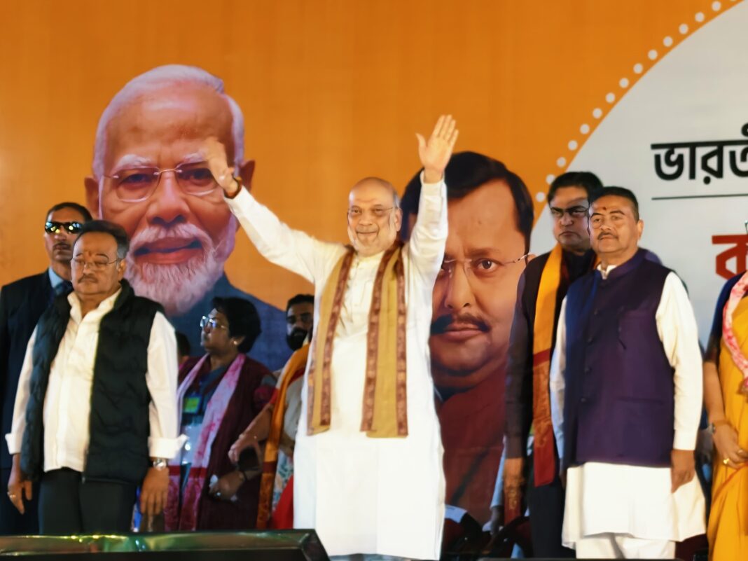 कोलकाता में खराब मौसम का असर: अमित शाह का विमान 1 घंटे तक हवा में, फिर सुरक्षित लैंडिंग!