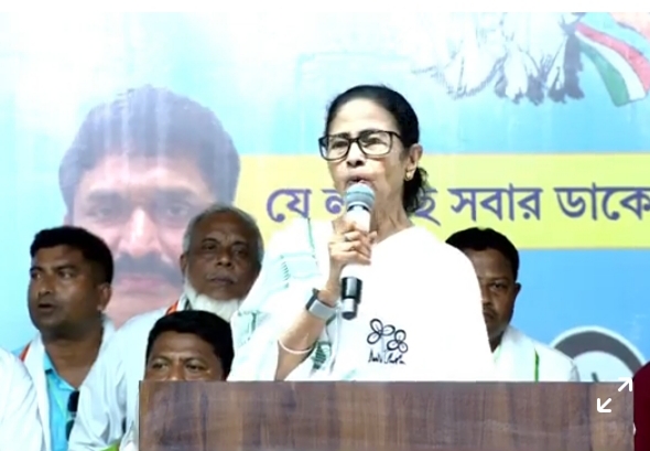 ममता बनर्जी का भाजपा और चुनाव आयोग पर हमला, बोलीं- प्रशासन में ऐसा विभाजन पहले नहीं देखा