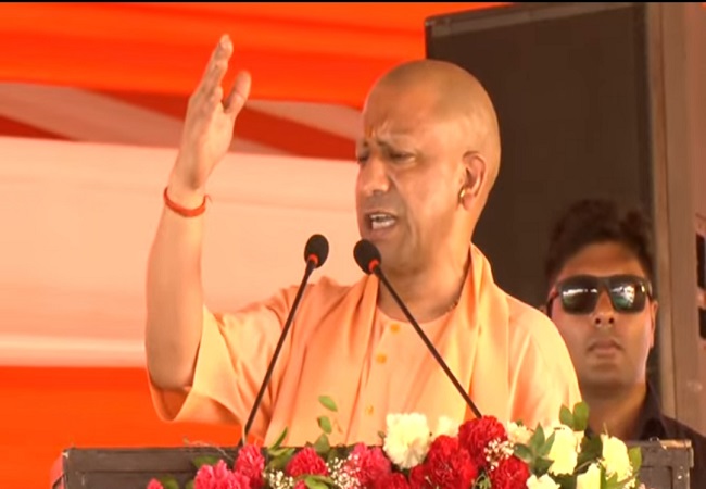 जनता दर्शन में सीएम योगी सख्त, बोले- समय सीमा में समस्याओं का समाधान करें अधिकारी