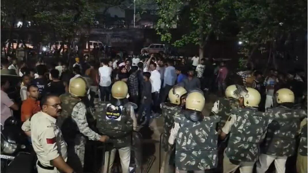 दुर्ग में दो समुदायों में हिंसा! पत्थरबाजी से हालात बिगड़े, CSP घायल