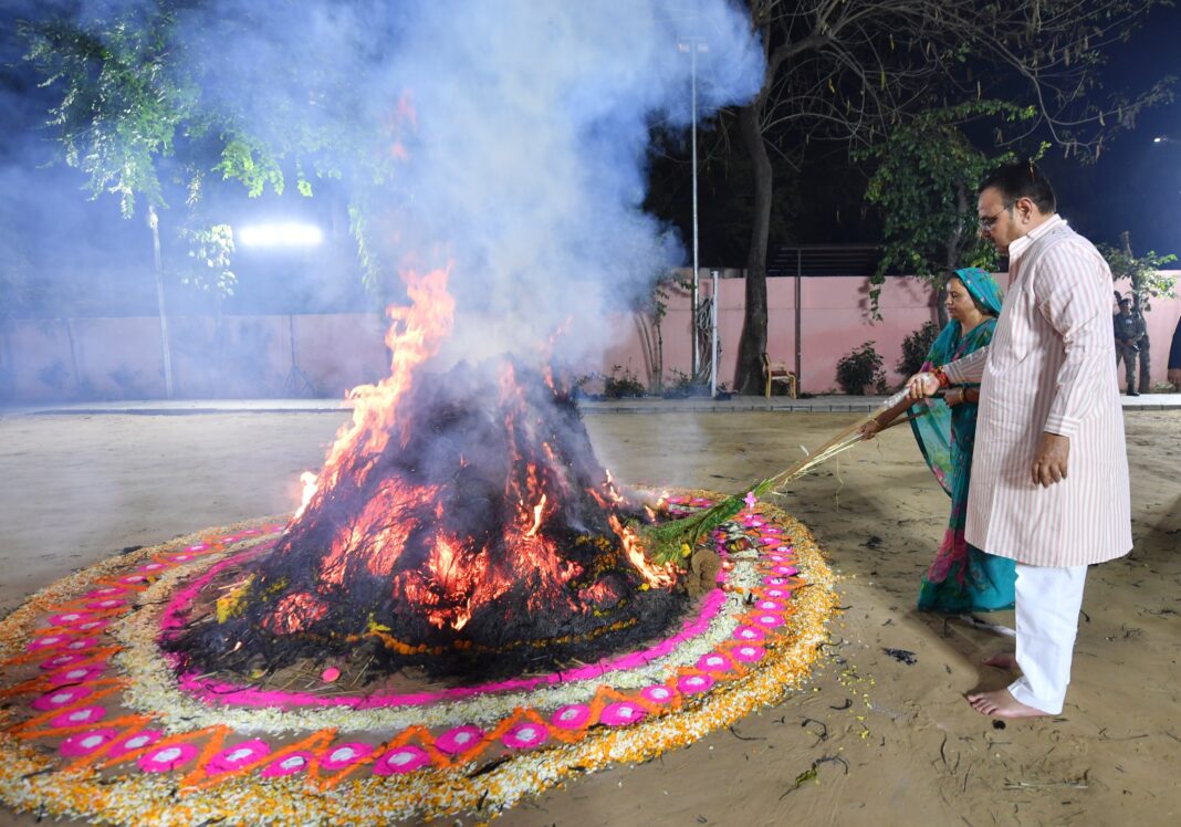जयपुर में मुख्यमंत्री भजनलाल शर्मा ने किया होली पूजन! प्रदेश की सुख-समृद्धि की कामना