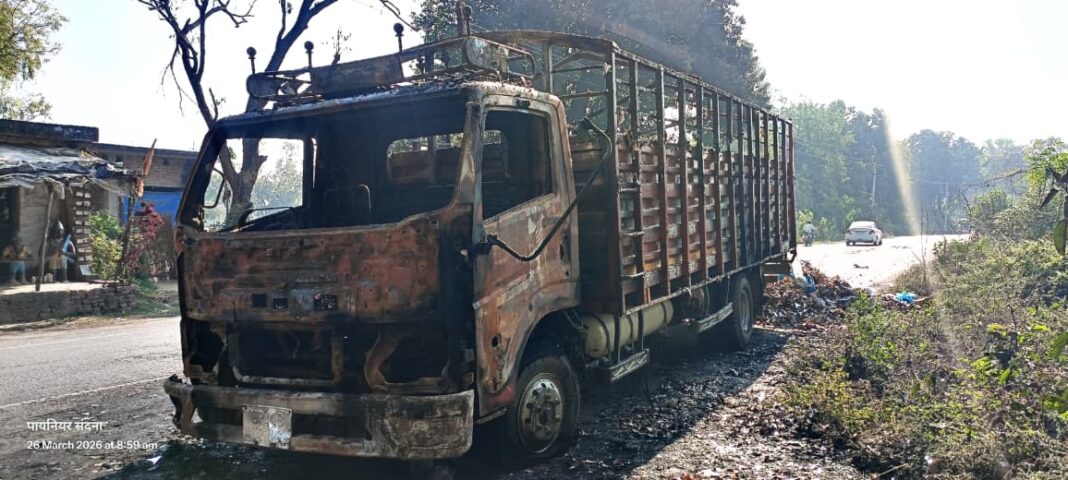 सीतापुर में चलती DCM में लगी आग! चालक ने कूदकर बचाई जान, बड़ा हादसा टला