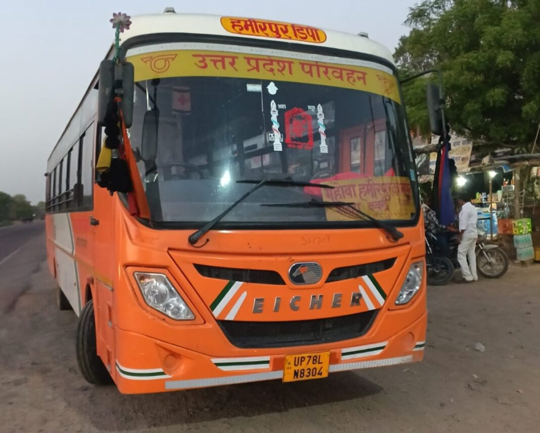 हमीरपुर में रोडवेज बस पर हमला: चालक-परिचालक की पिटाई, कैशबैग और मशीन लूटी हमीरपुर में रोडवेज बस पर हमला: चालक-परिचालक की पिटाई, कैशबैग और मशीन लूटी