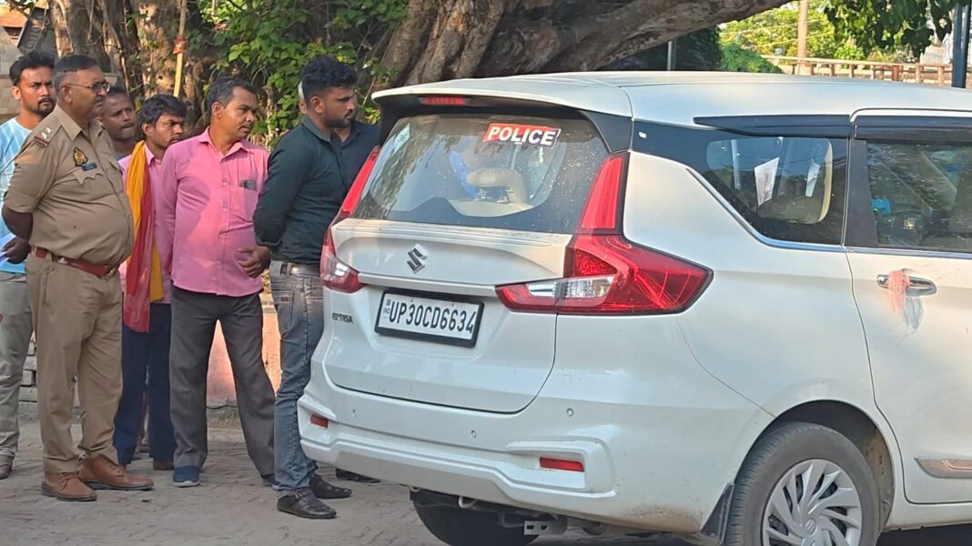 यूपी पुलिस की कार्रवाई: सुगौली से नव दंपति हिरासत में, अपहरण केस में बड़ा कदम यूपी पुलिस की कार्रवाई: सुगौली से नव दंपति हिरासत में, अपहरण केस में बड़ा कदम