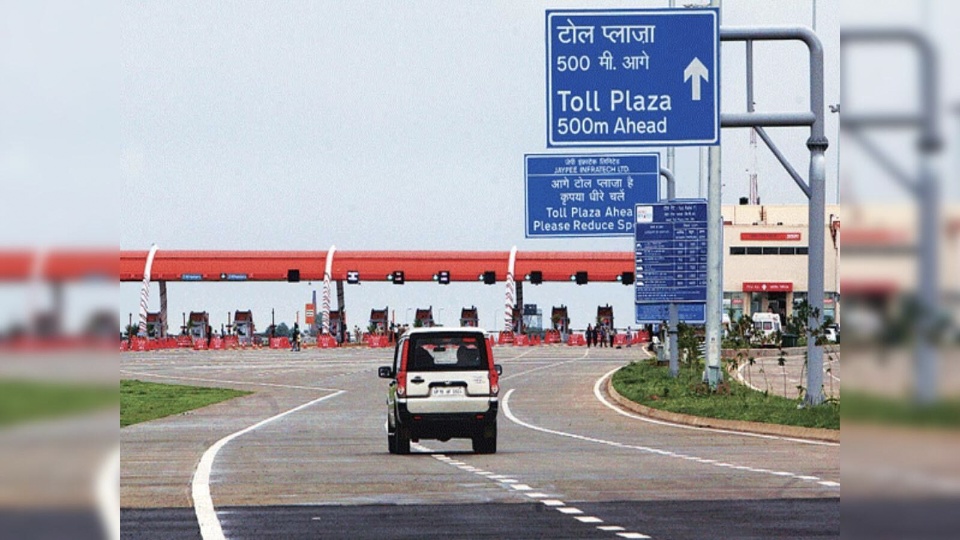 UP में सफर हुआ महंगा! 4 एक्सप्रेसवे पर बढ़ा टोल, 1 अप्रैल से नई दरें लागू UP में सफर हुआ महंगा! 4 एक्सप्रेसवे पर बढ़ा टोल, 1 अप्रैल से नई दरें लागू