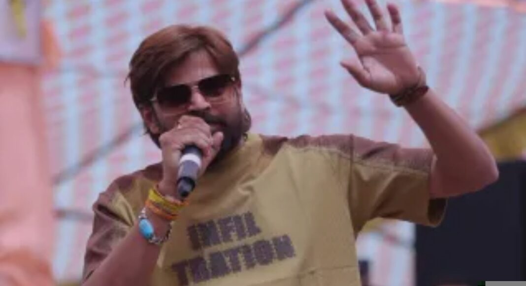 देहरादून विवाद: हरियाणवी गायक मासूम शर्मा पर केस दर्ज, जानिए पूरा मामला देहरादून विवाद: हरियाणवी गायक मासूम शर्मा पर केस दर्ज, जानिए पूरा मामला