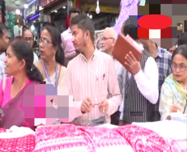 बिहू बाजार में नकली गमछों पर कार्रवाई, हस्तकरघा विभाग ने चलाया अभियान बिहू बाजार में नकली गमछों पर कार्रवाई, हस्तकरघा विभाग ने चलाया अभियान