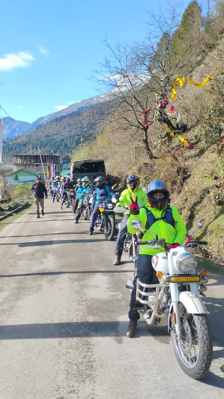 ऑपरेशन हिम सेतु: भारतीय सेना ने लाचेन में फंसे पर्यटकों को बचाया, जानिए पूरा रेस्क्यू मिशन ऑपरेशन हिम सेतु: भारतीय सेना ने लाचेन में फंसे पर्यटकों को बचाया, जानिए पूरा रेस्क्यू मिशन