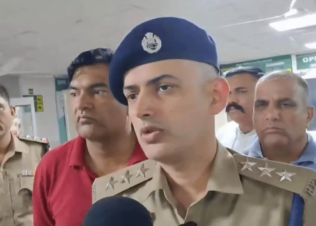 फायरिंग केस में पुलिस-बदमाश मुठभेड़: दो आरोपी गिरफ्तार, एक को लगी गोली फायरिंग केस में पुलिस-बदमाश मुठभेड़: दो आरोपी गिरफ्तार, एक को लगी गोली