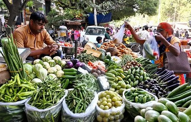 मार्च में बढ़ी महंगाई! खुदरा दर 3.40% पहुंची, खाने-पीने की चीजें बनी वजह मार्च में बढ़ी महंगाई! खुदरा दर 3.40% पहुंची, खाने-पीने की चीजें बनी वजह