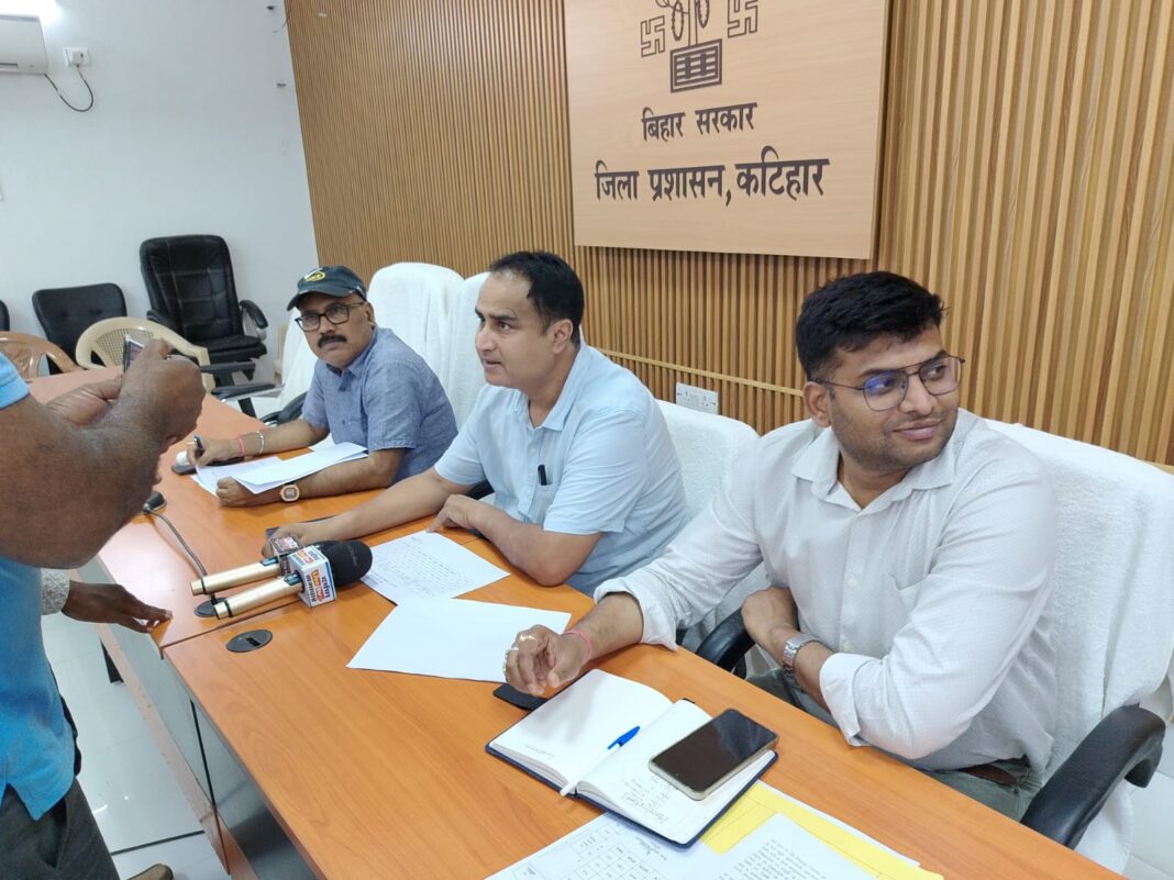 कटिहार में गैस संकट की अफवाह बेकार: प्रशासन बोला—पर्याप्त LPG सिलेंडर उपलब्ध कटिहार में गैस संकट की अफवाह बेकार: प्रशासन बोला—पर्याप्त LPG सिलेंडर उपलब्ध