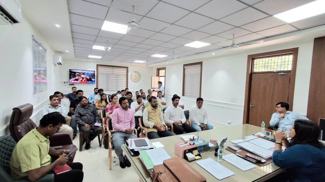 नोएडा हिंसा पर सख्त एक्शन: गड़बड़ी करने वाली आउटसोर्सिंग एजेंसियां होंगी ब्लैकलिस्ट नोएडा हिंसा पर सख्त एक्शन: गड़बड़ी करने वाली आउटसोर्सिंग एजेंसियां होंगी ब्लैकलिस्ट