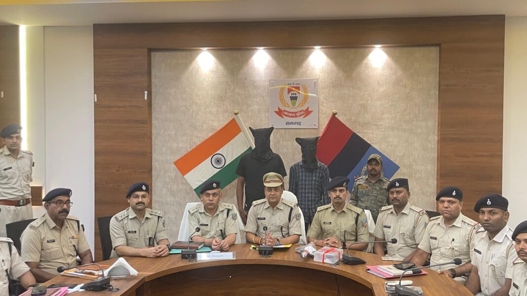 रामगढ़ में बड़ा एक्शन: देसी कार्बाइन-पिस्तौल के साथ राहुल दुबे गैंग के 2 अपराधी गिरफ्तार रामगढ़ में बड़ा एक्शन: देसी कार्बाइन-पिस्तौल के साथ राहुल दुबे गैंग के 2 अपराधी गिरफ्तार