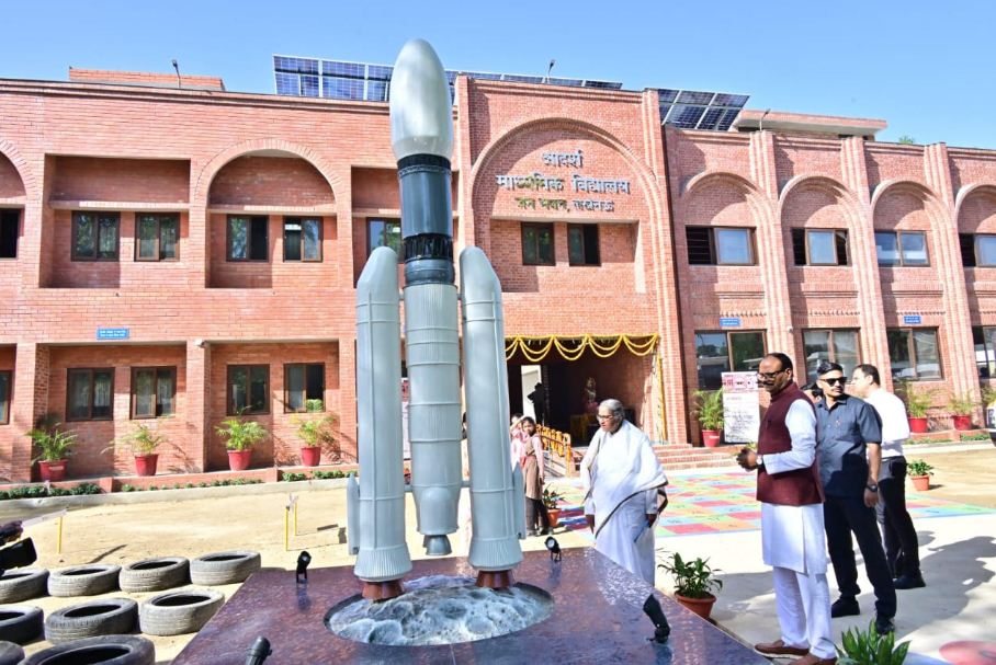 लखनऊ में नया शिक्षा मॉडल: राज्यपाल और CM योगी ने आधुनिक स्कूल भवन का उद्घाटन किया लखनऊ में नया शिक्षा मॉडल: राज्यपाल और CM योगी ने आधुनिक स्कूल भवन का उद्घाटन किया