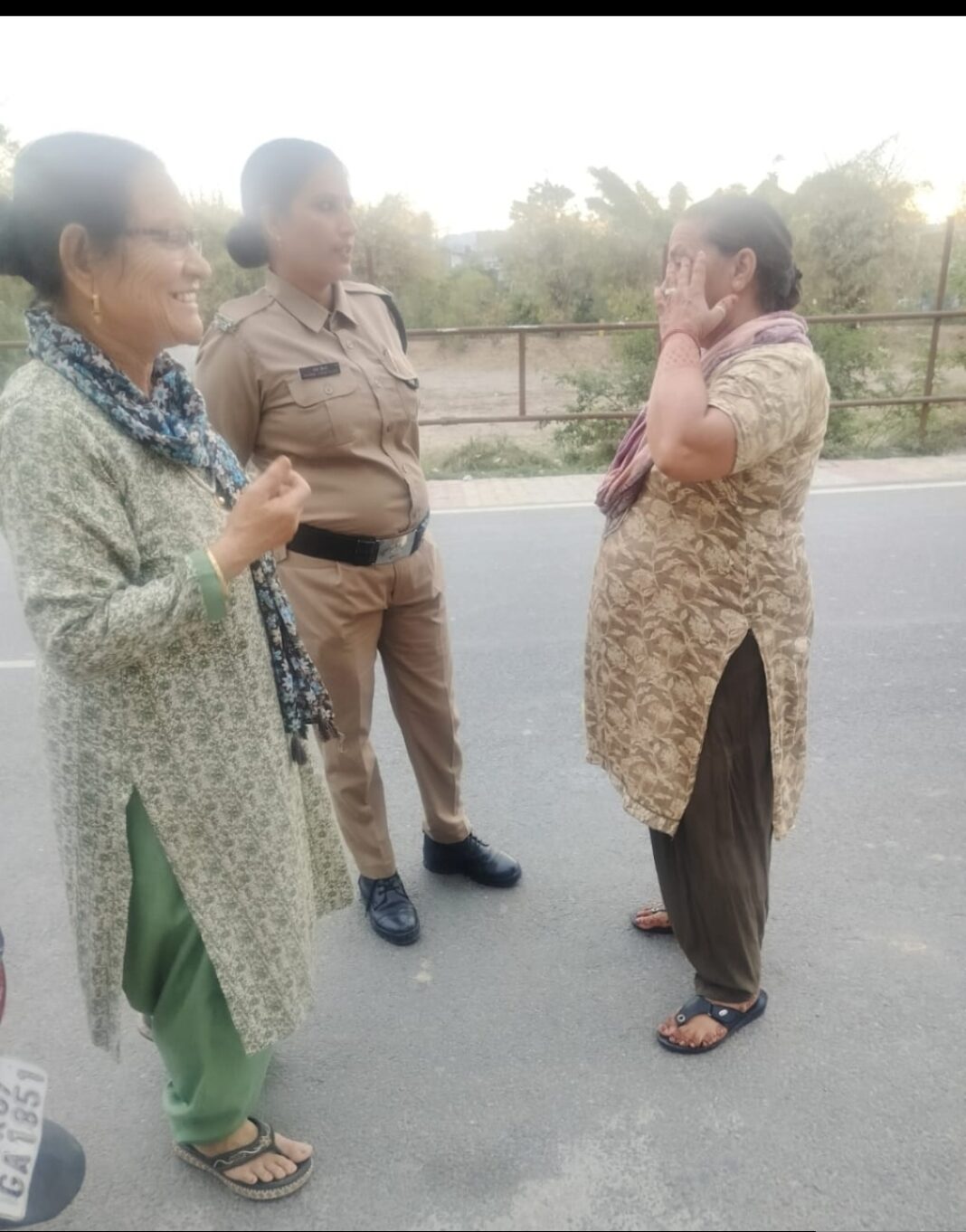 दून पुलिस का सघन चेकिंग अभियान! सुरक्षा बढ़ाने के लिए सड़कों पर उतरी टीम दून पुलिस का सघन चेकिंग अभियान! सुरक्षा बढ़ाने के लिए सड़कों पर उतरी टीम