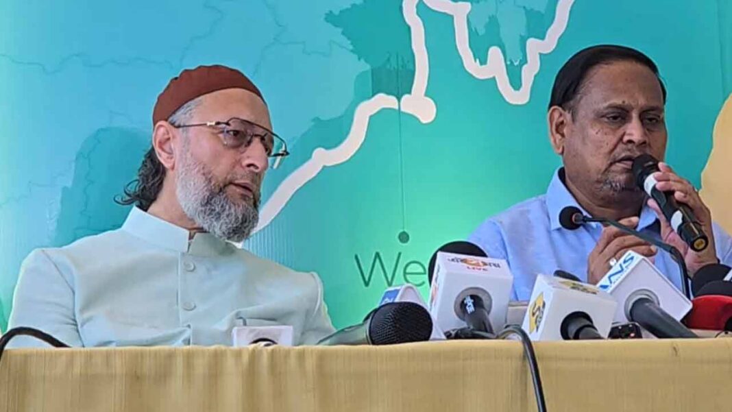 बंगाल चुनाव में बड़ा झटका: ओवैसी ने तोड़ा गठबंधन, अकेले लड़ने का ऐलान बंगाल चुनाव में बड़ा झटका: ओवैसी ने तोड़ा गठबंधन, अकेले लड़ने का ऐलान